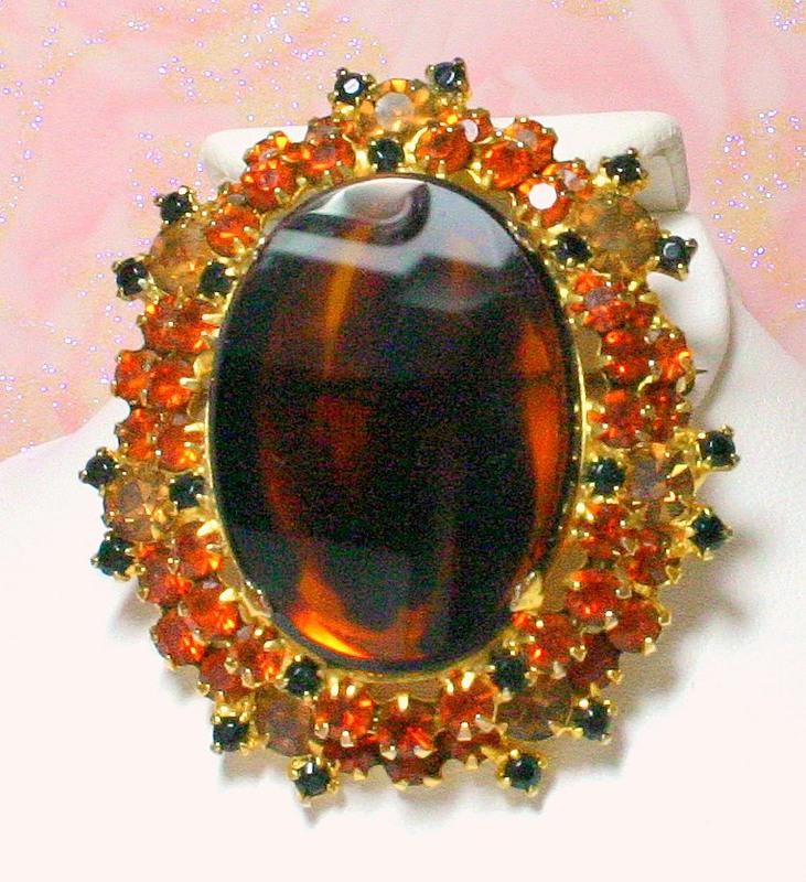Front view of Topaz Oval Striped Brooch
