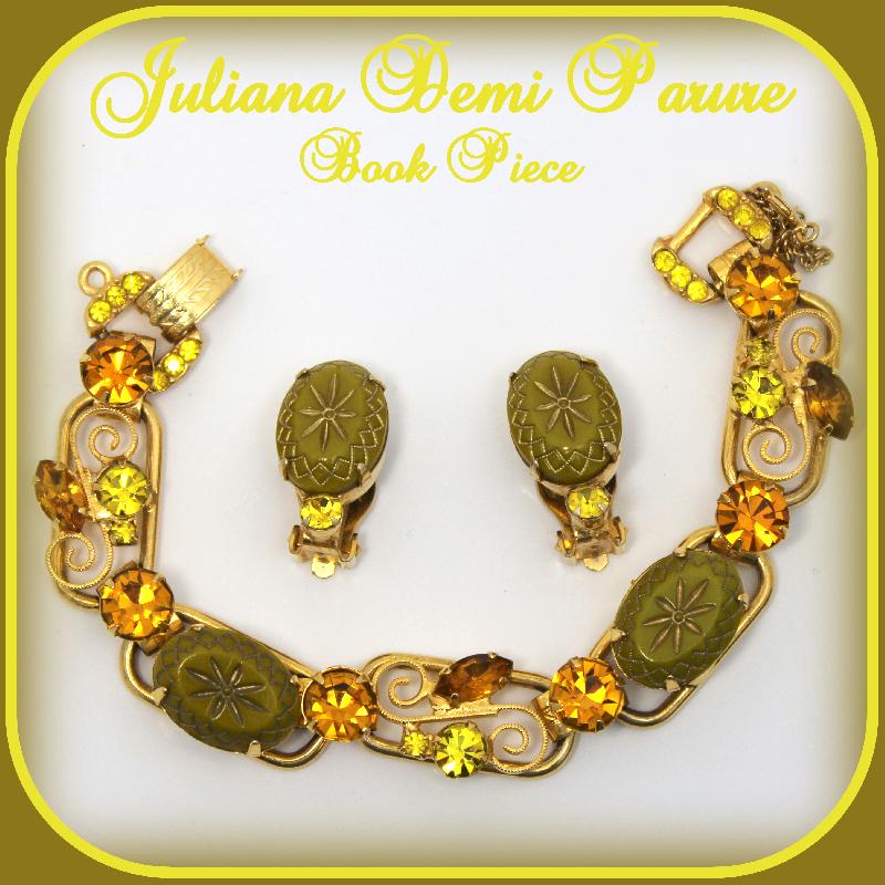 Front view of Green Cabochons Molded/Cut Bracelet 5 Link