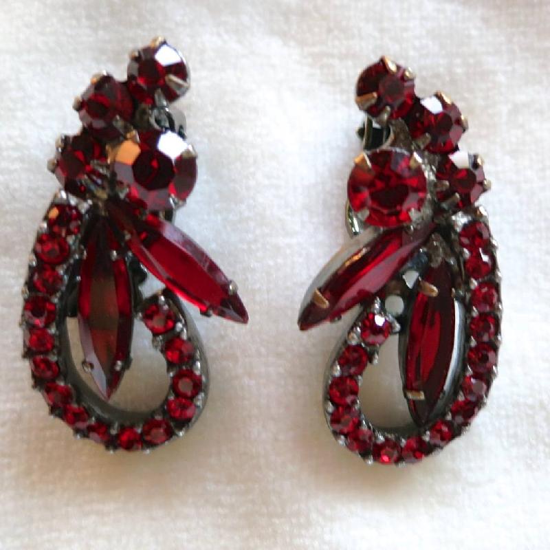 Front view of Red Navettes Earrings Clip