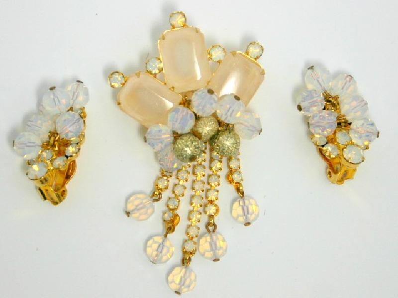Front view of Clear Emerald Cut Brooch