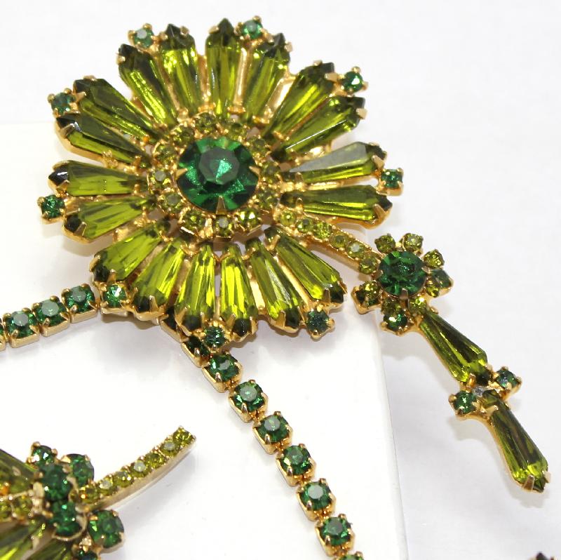 Front view of Green Spear Brooch