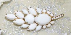 White (chalk Or Milk) Oval Brooch