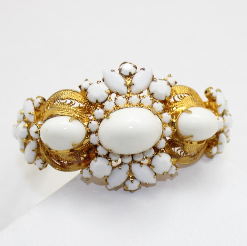 Front view of White (chalk Or Milk) Cabochons Plastic Bracelet Clamper