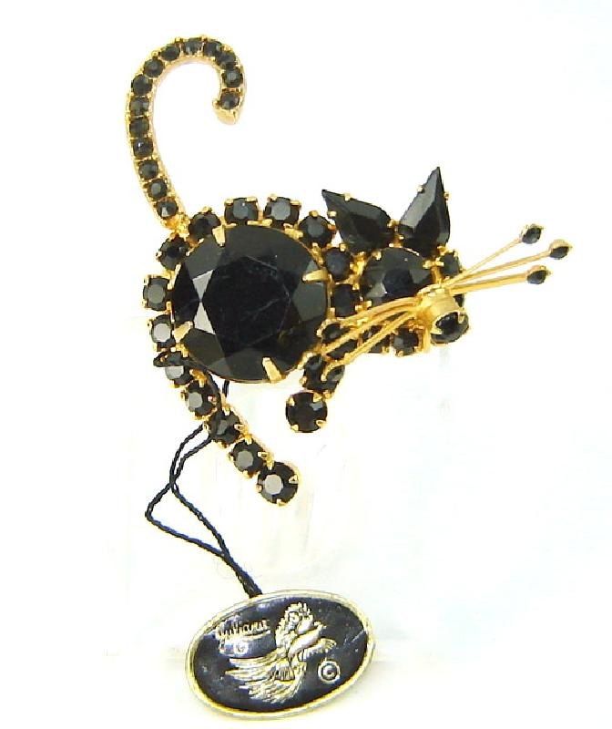 Front view of Black (jet) Pear Brooch