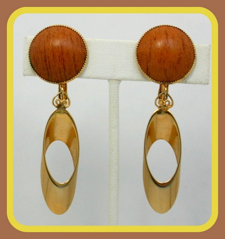 Front view of Cabochons Wood Earrings Clip