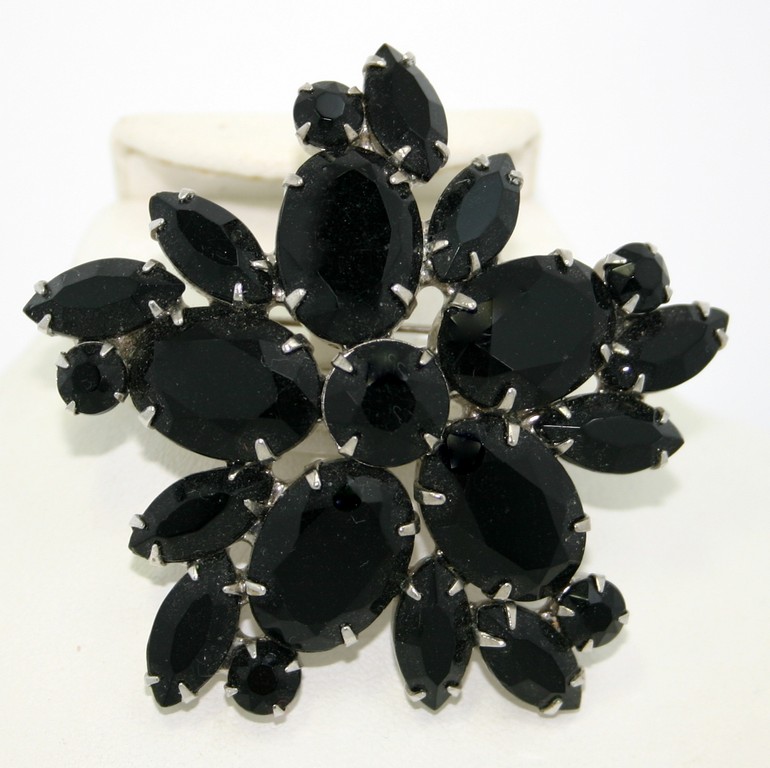 Front view of Black (jet) Oval Brooch