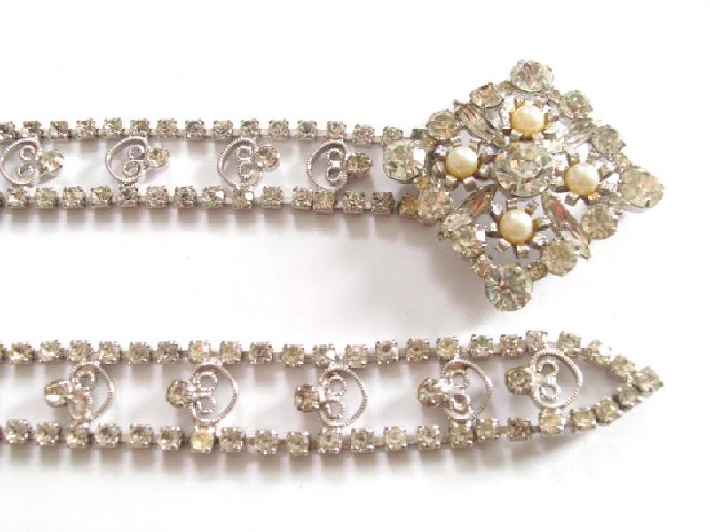 Front view of Clear Navettes Pearl Belt
