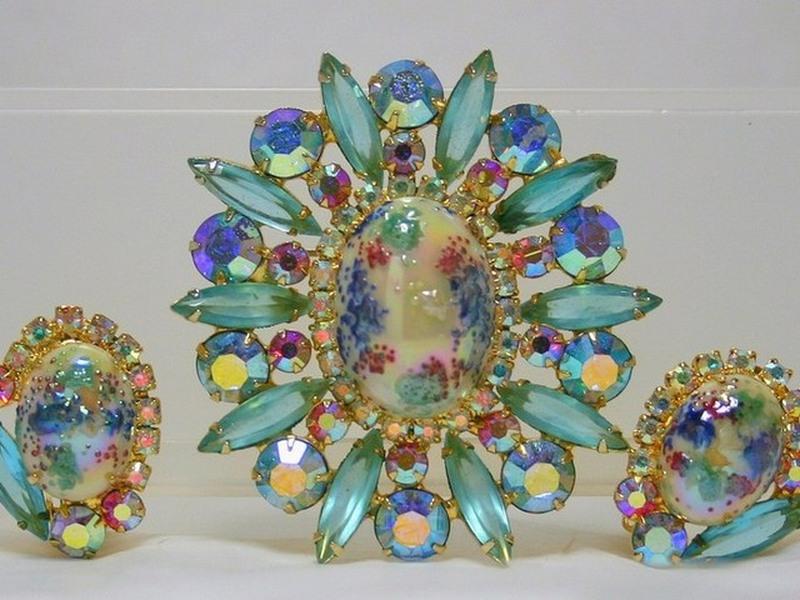 Front view of Blue Cabochons Painted (hand/Transfer) Pin Pendant