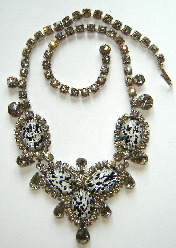 Front view of Gray (black Diamond) Cabochons Spotted Necklace