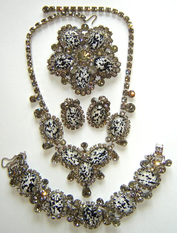 Front view of Gray (black Diamond) Cabochons Spotted Earrings Clip