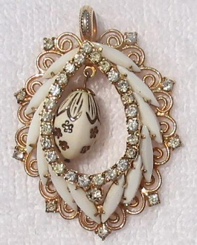 Front view of White (chalk Or Milk) Navettes Pendant