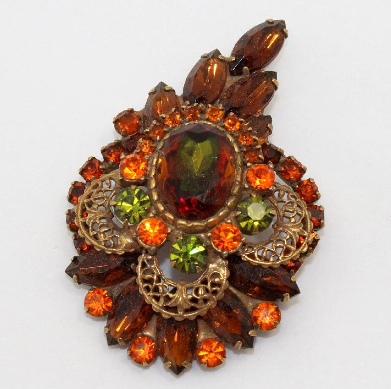 Front view of Fall Oval Multi-Color/Shaded Brooch