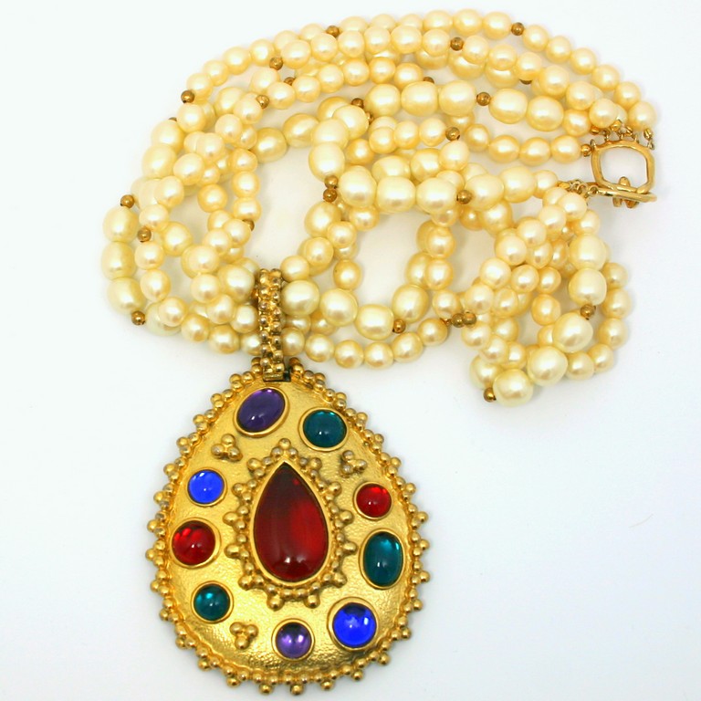 Front view of Cabochons Plastic Necklace