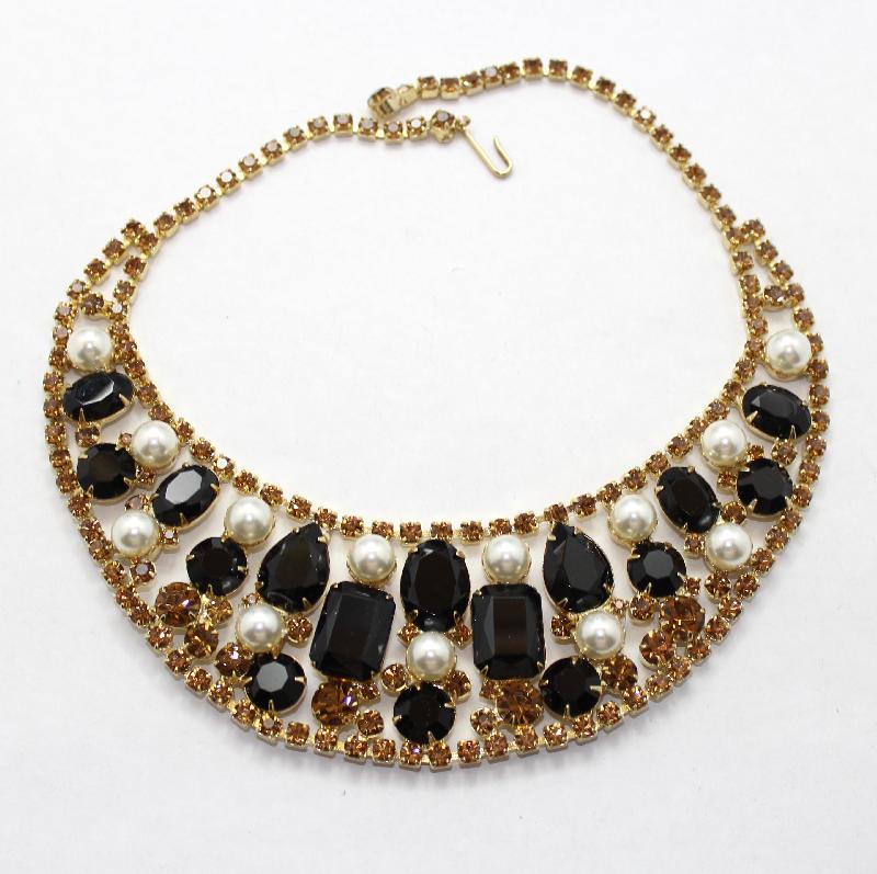 Front view of Black (jet) Emerald Cut Pearl Necklace