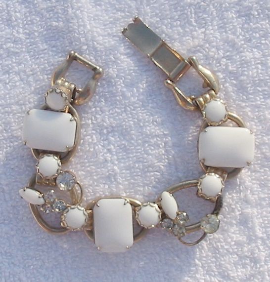 Front view of White (chalk Or Milk) Cabochons Bracelet 5 Link