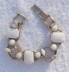 White (chalk Or Milk) Cabochons Bracelet 5 Link