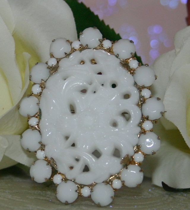 Front view of White (chalk Or Milk) Oval Molded/Cut Pin Pendant