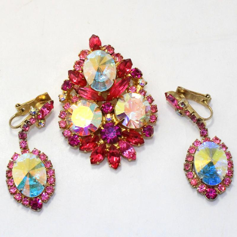 Front view of Pink Oval Rivoli/Margarita Earrings Clip