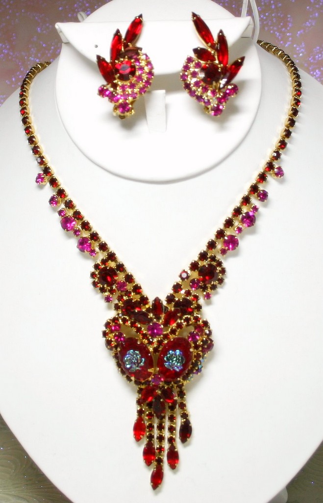 Front view of Red Navettes Earrings Clip