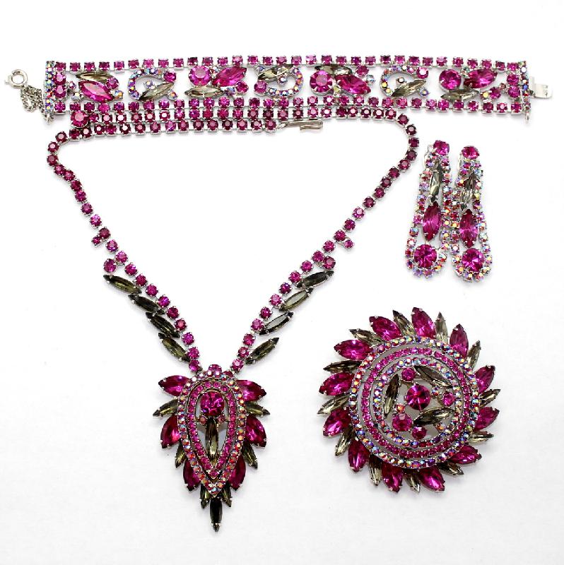 Front view of Pink Navettes Bracelet Flat Push In