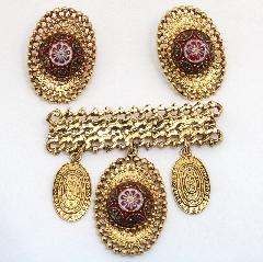 Red Cabochons Molded/Cut Earrings Clip
