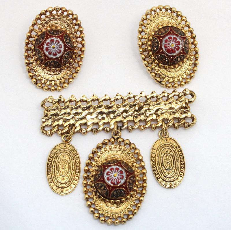 Front view of Red Cabochons Molded/Cut Earrings Clip