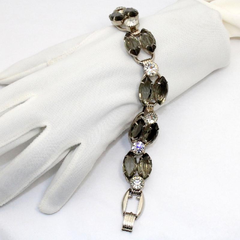 Front view of Gray (black Diamond) Navettes Bracelet 5 Link