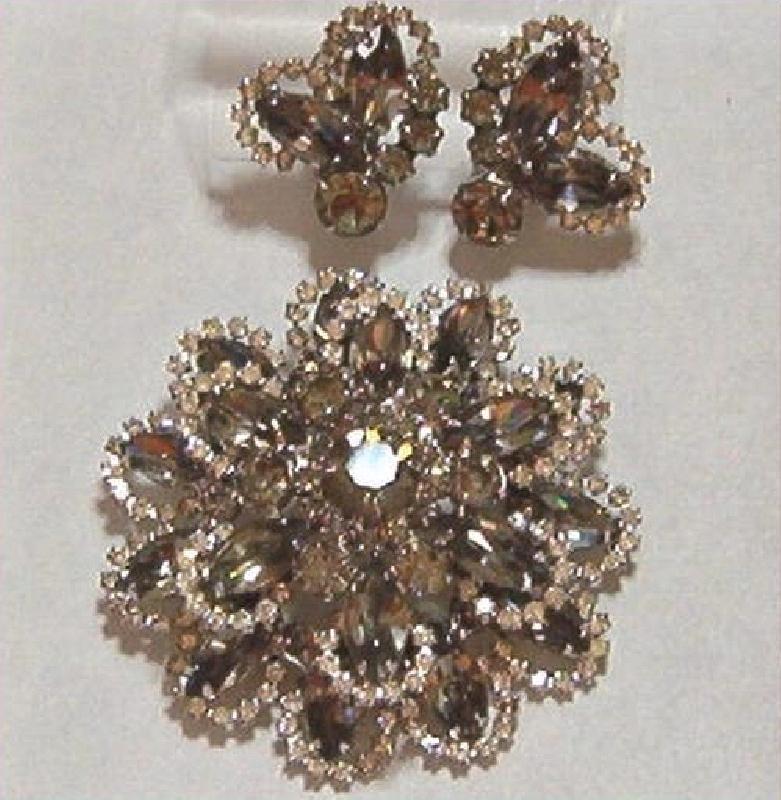 Front view of Gray (black Diamond) Navettes Earrings Clip