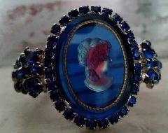 Blue Oval Bracelet Clamper