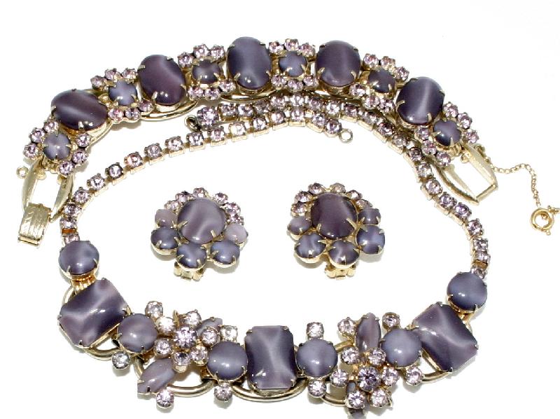 Front view of Purple (cardinal) Cabochons Necklace
