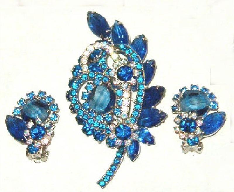 Front view of Blue Navettes Givre Earrings Clip