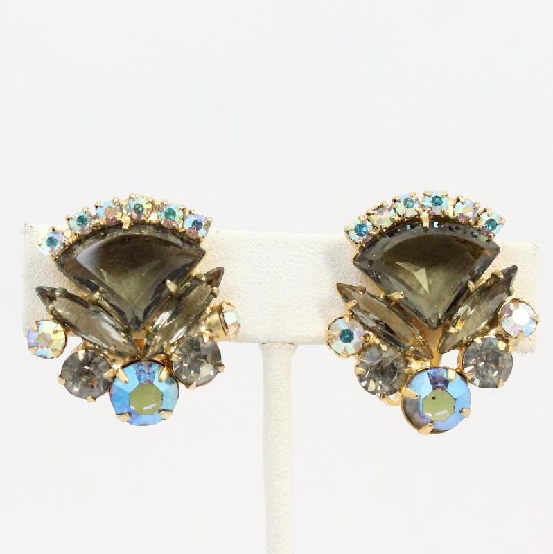 Front view of Gray (black Diamond) Pie Earrings Clip