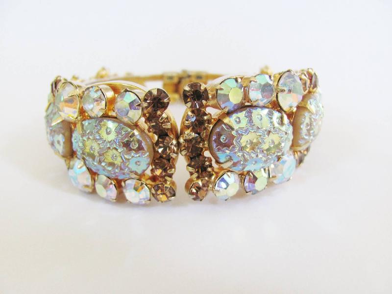 Front view of Topaz Cabochons Molded/Cut Bracelet Clamper