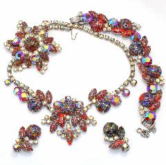 Red Cabochons Spotted Necklace