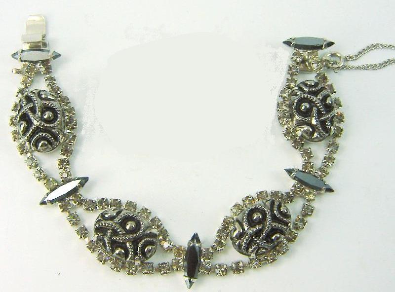 Front view of Hematite Cabochons Molded/Cut Bracelet Flat Push In