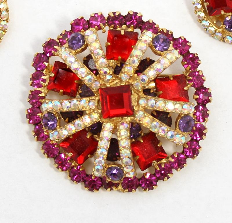 Front view of Red Square Brooch