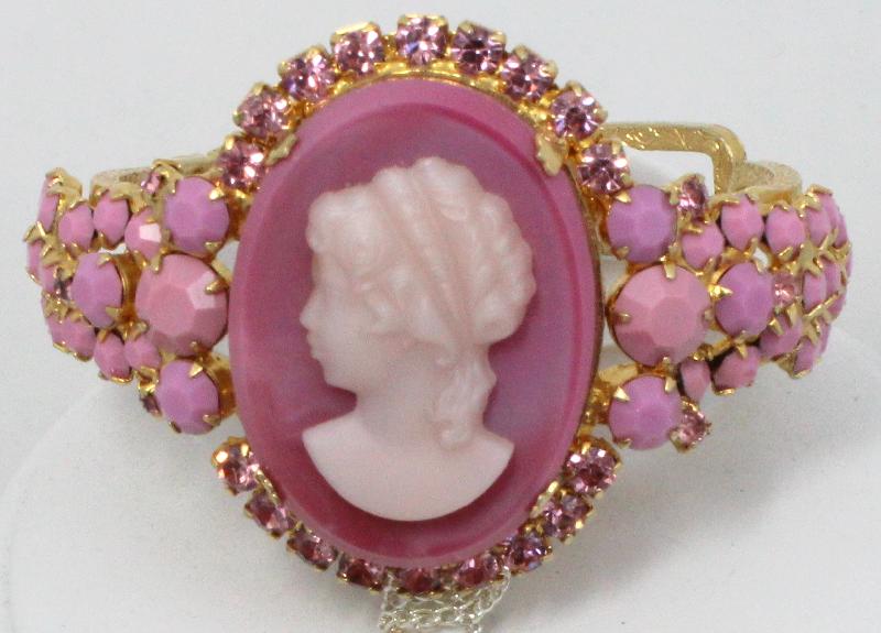 Front view of Pink Oval Bracelet Clamper