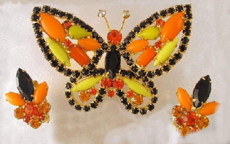 Front view of Orange Cabochons Earrings Clip