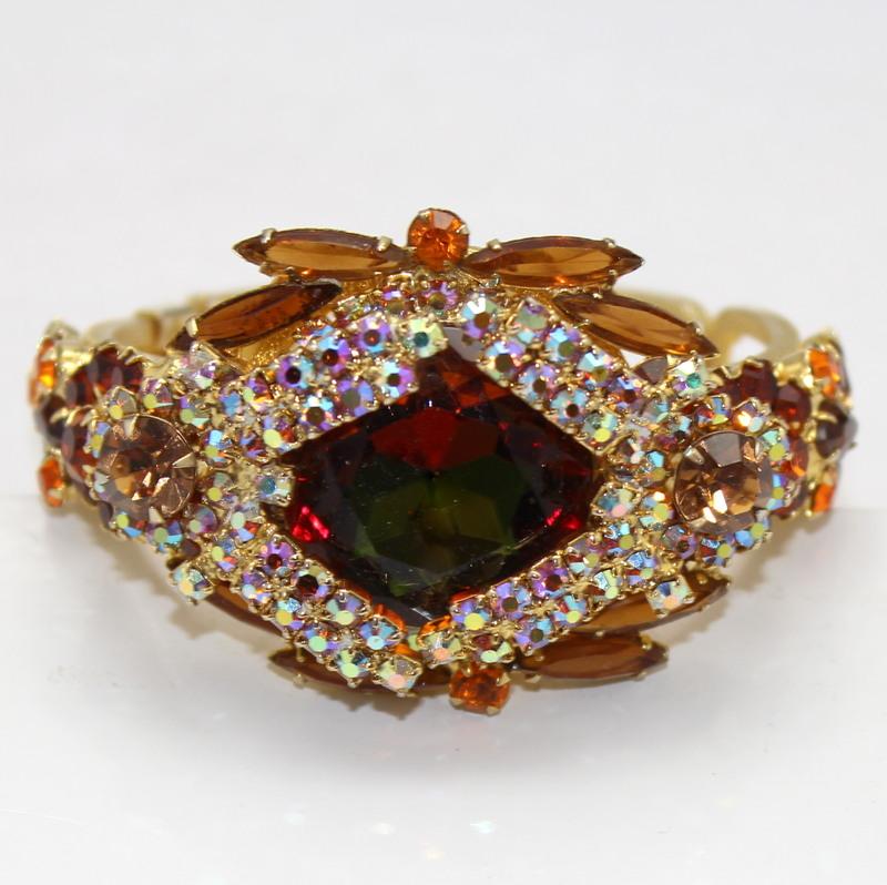 Front view of Topaz Dentelle Multi-Color/Shaded Bracelet Clamper