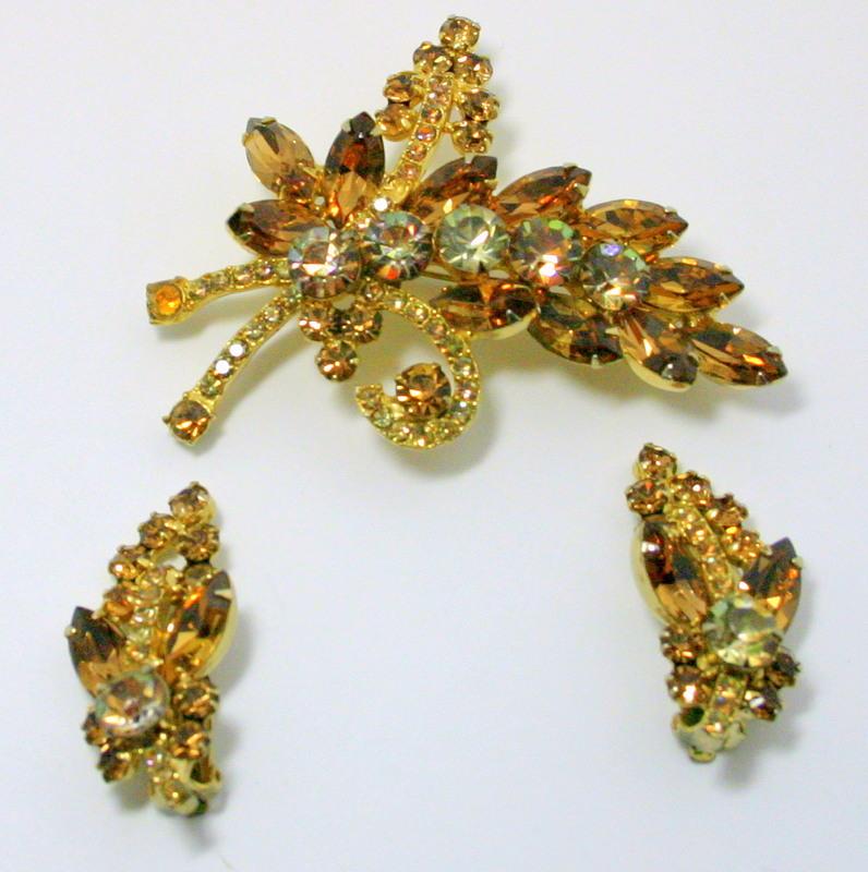 Front view of Topaz Navettes Earrings Clip