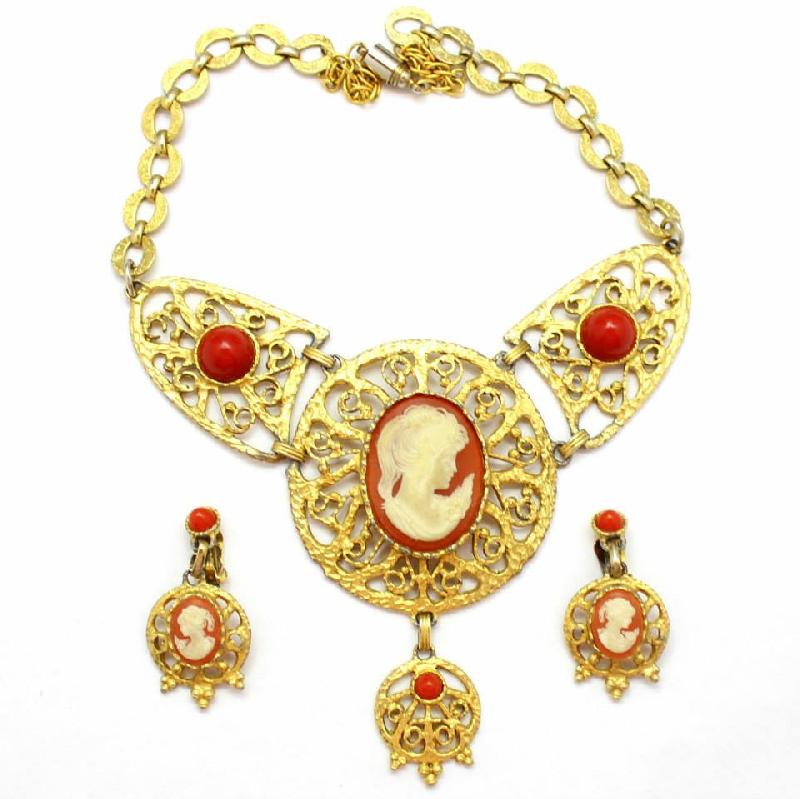 Front view of Orange Cabochons Necklace