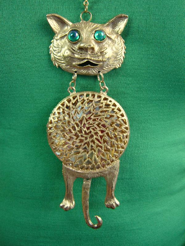 Front view of Green Cabochons Pendant