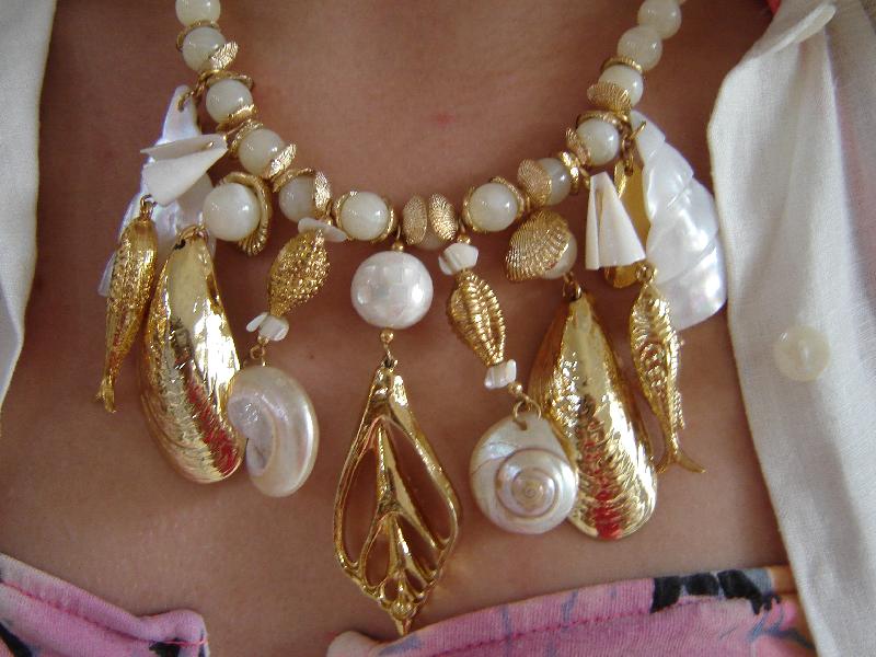 Front view of White (chalk Or Milk) Chatons Only Plastic Necklace