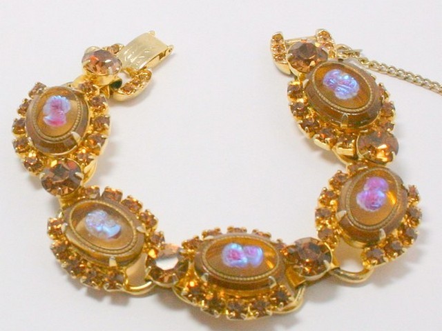 Front view of Topaz Oval Bracelet 5 Link