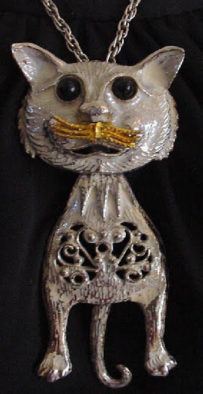 Front view of Black (jet) Cabochons Pendant