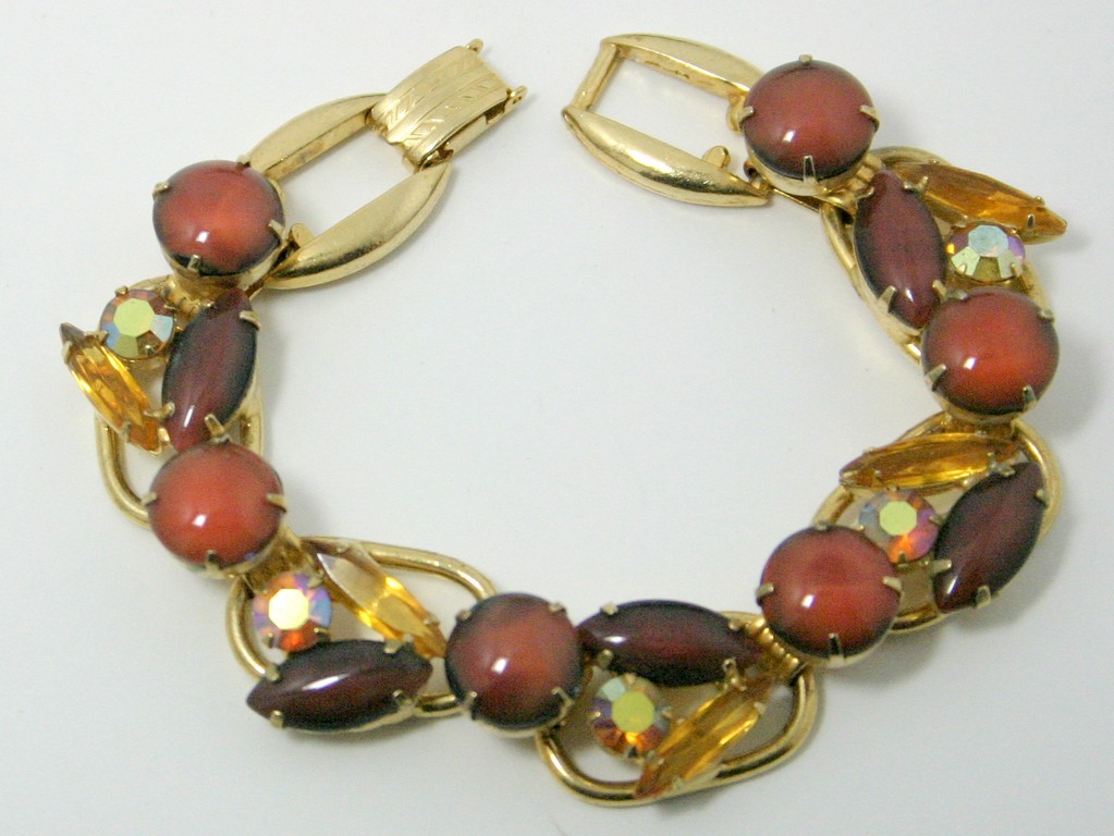 Front view of Topaz Cabochons Bracelet 5 Link