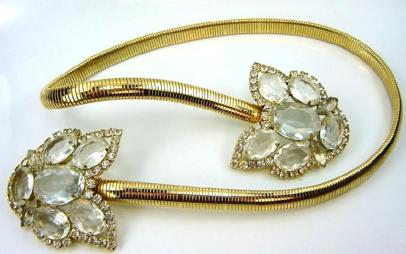 Front view of Clear Oval Belt