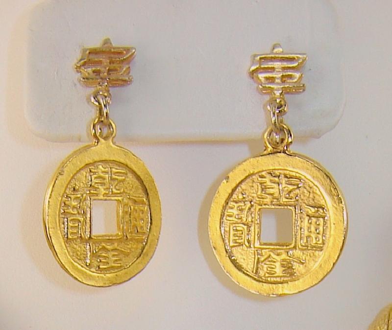 Front view of Chatons Only Earrings Clip