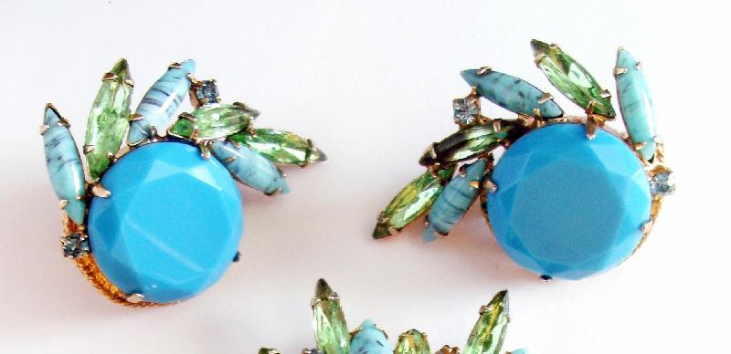 Front view of Turquoise Dentelle Spotted Earrings Clip