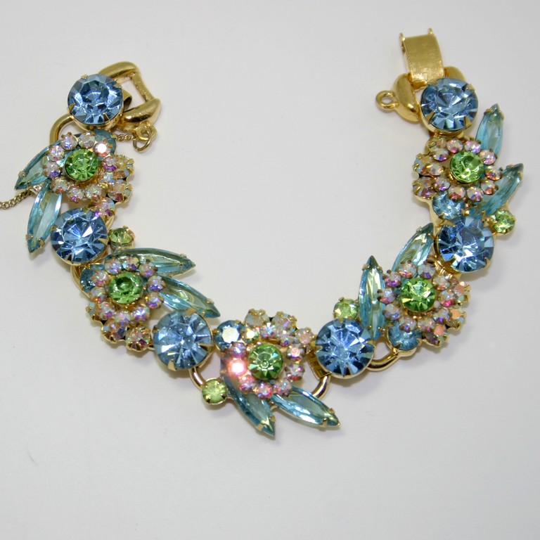 Front view of Multiple Colors Navettes Bracelet 5 Link